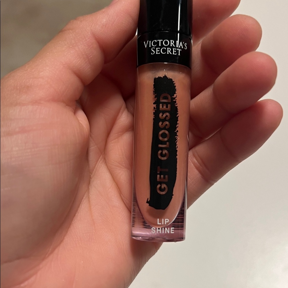 Victoria's Secret Glossy Lip Shine in Soft Pink